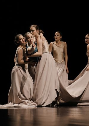 Ébredés | Revelație - Mozgásszínházi előadás | Spectacol de dans