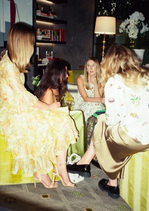 Beginner Lesson and Open Play - Sixty Vines