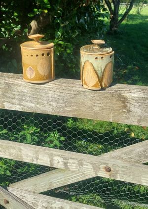 Stoneware Storage jar /herb shredder with lid– Rolled clay & Slab method