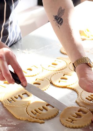 Gingerbread House decorating workshop with Bee's Bakery