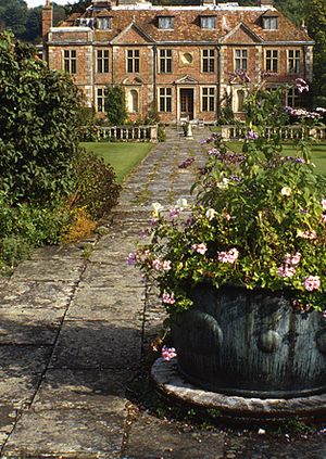 Visit: Heale House Garden